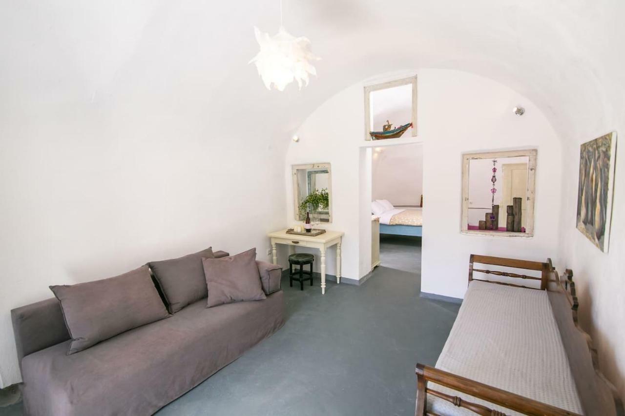 הוילה תירסיה Agrilia Secluded Cave House מראה חיצוני תמונה