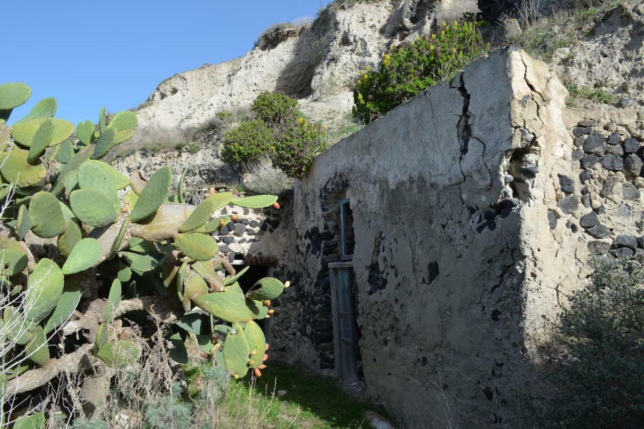 הוילה תירסיה Agrilia Secluded Cave House מראה חיצוני תמונה