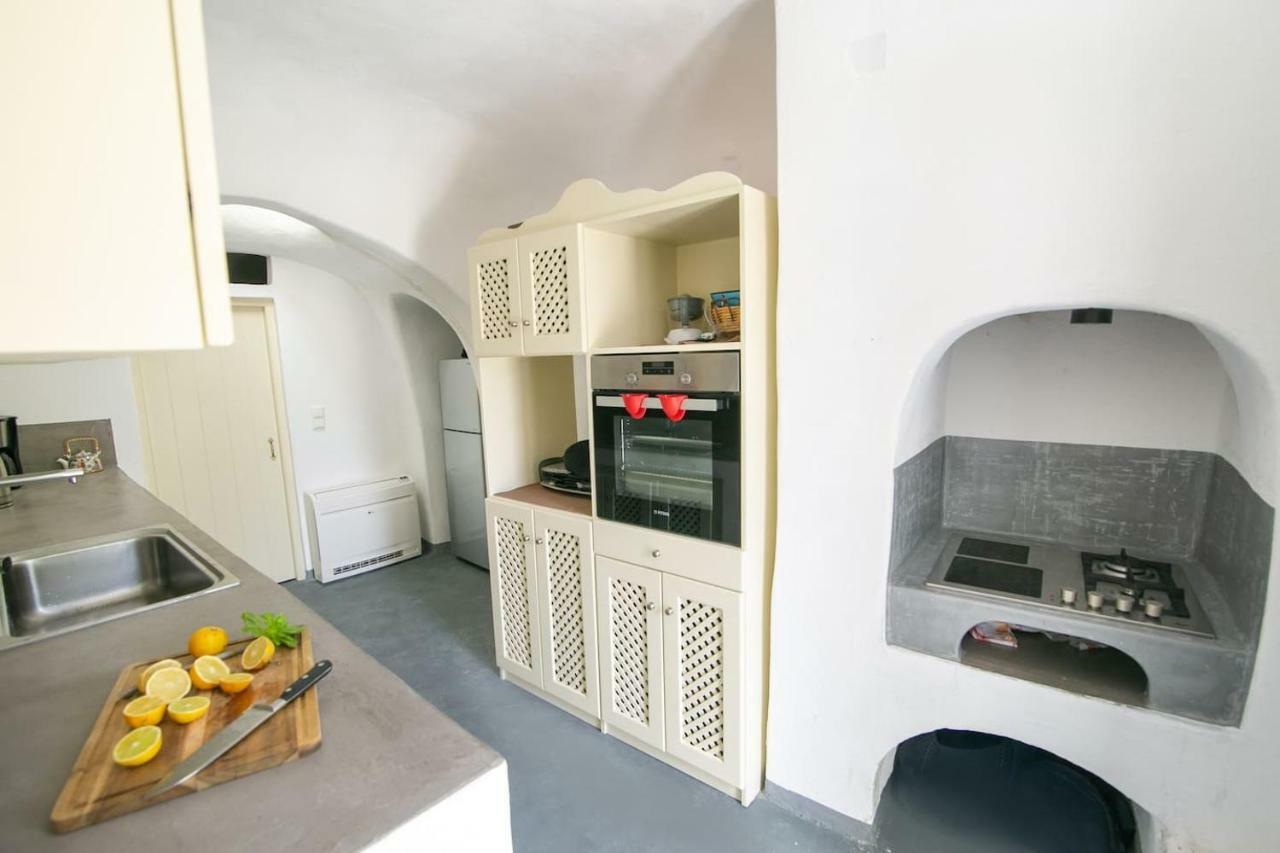 הוילה תירסיה Agrilia Secluded Cave House מראה חיצוני תמונה