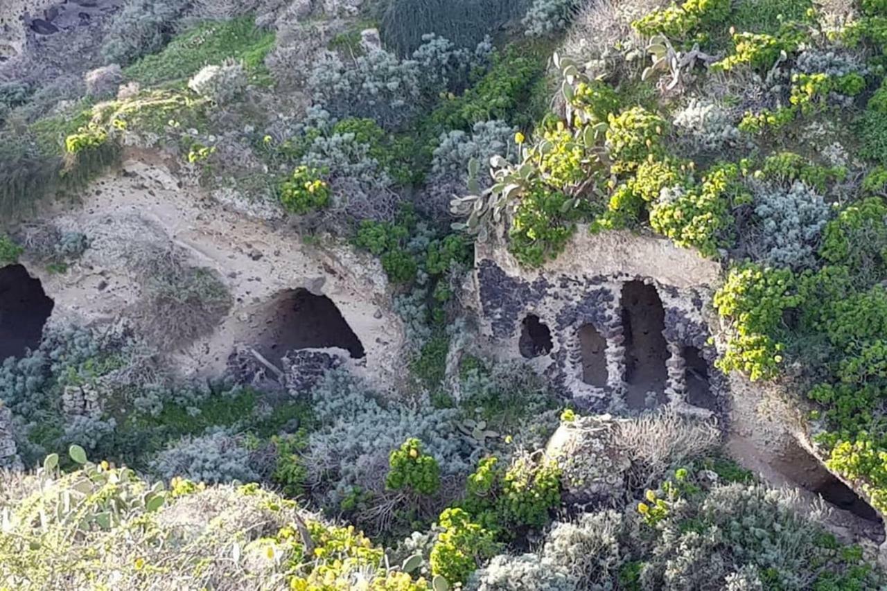 הוילה תירסיה Agrilia Secluded Cave House מראה חיצוני תמונה