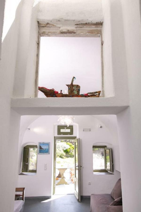 הוילה תירסיה Agrilia Secluded Cave House מראה חיצוני תמונה